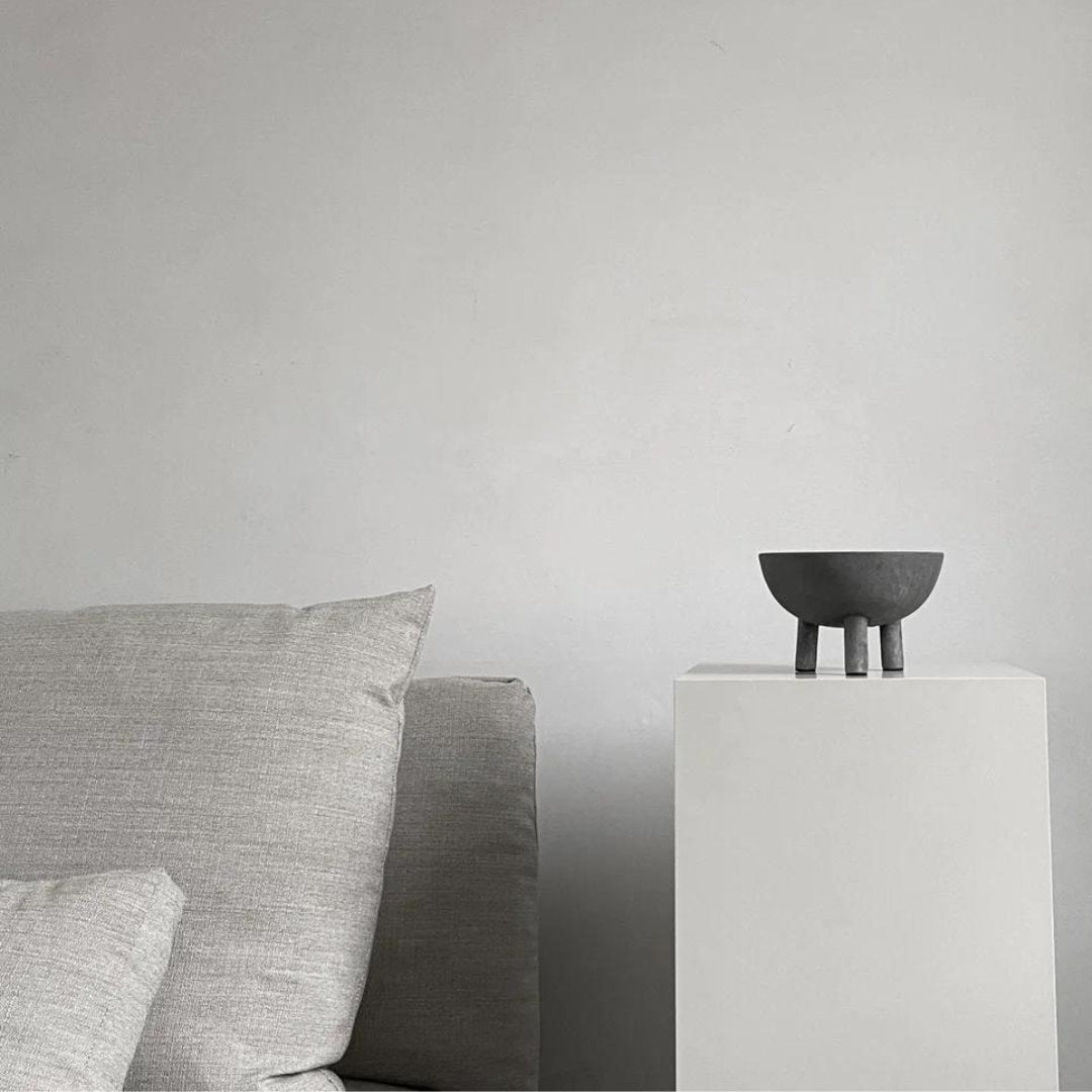 Ceramic tripod bowl for candle sand