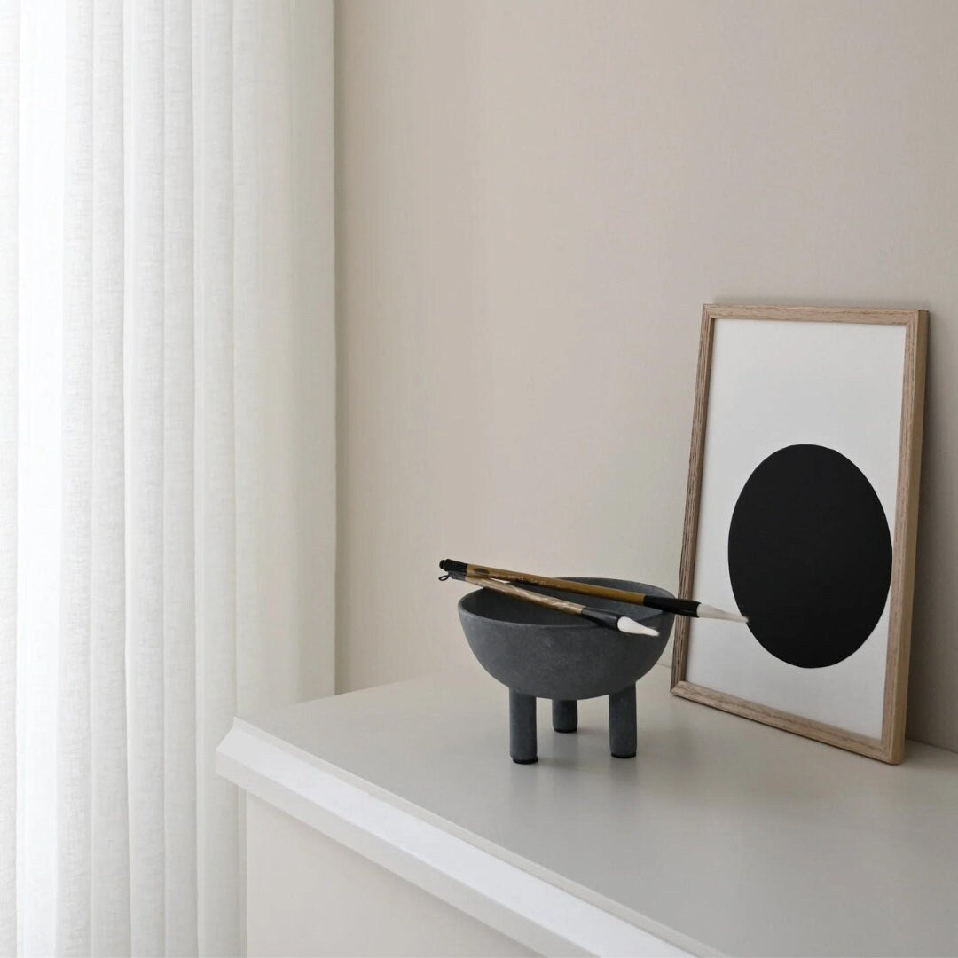 Ceramic tripod bowl for candle sand